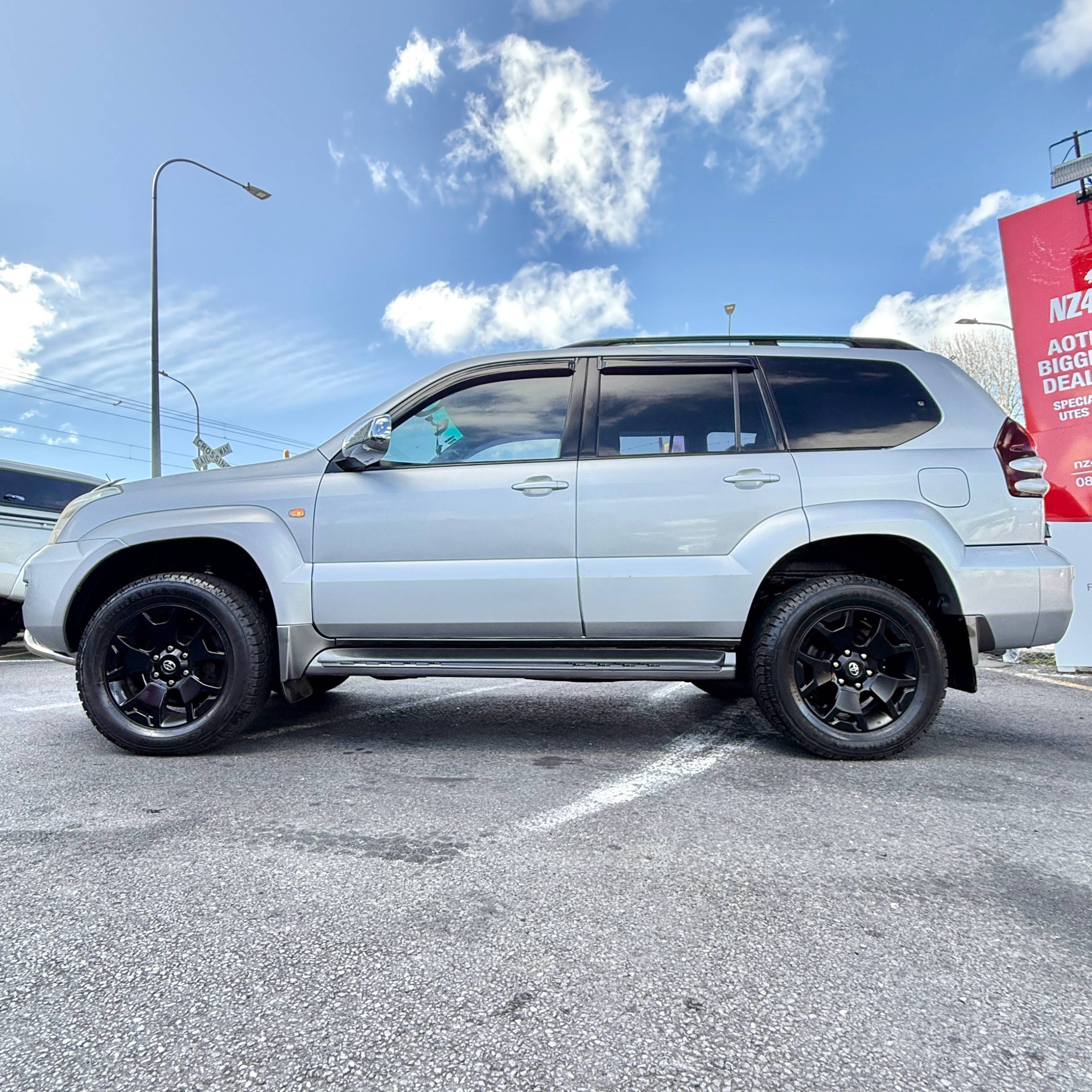 silver-4x4-prado-vx-8-seater-nz4x4s