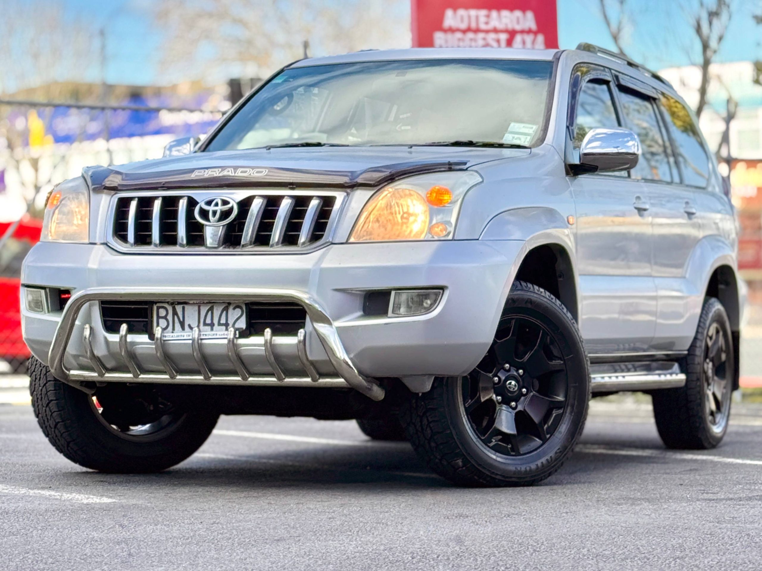 silver-4x4-prado-vx-8-seater-nz4x4s